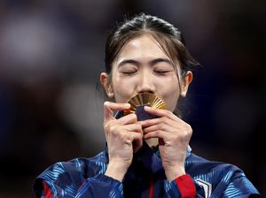 Potret Peraih Emas Olimpiade 2024 Pertama Thailand, Langsung Pensiun Potret Peraih Emas Olimpiade 2024 Pertama Thailand, Langsung Pensiun