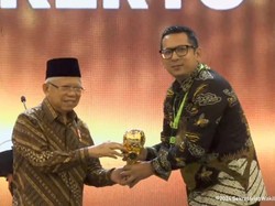 Pj Walkot Mojokerto Terima Penghargaan UHC Utama dari Wapres
