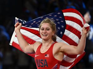 Potret Amit Elor, Pegulat AS Termuda yang Menangkan Emas Olimpiade