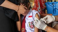 Ekspresi Siswa SD di Semarang saat Disuntik Imunisasi