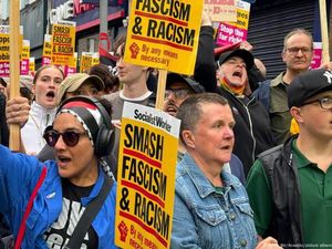 Protes Antirasisme Besar-besaran di Inggris Usai Kerusuhan