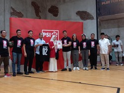 Kaesang Beri SK Dukungan PSI ke Zakiyah-Najib untuk Pilbup Serang