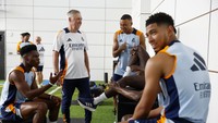 Liburan telah berakhir untuk Mbappe, Dani Carvajal, Jude Bellingham, Tchouameni, Mendy, dan Camavinga. (Foto: Real Madrid via Getty Images/Victor Carretero)