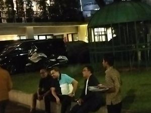 Ridwan Kamil Tiba di Rumah Dinas Airlangga, Rencana Bahas Pilgub Jakarta Ridwan Kamil Tiba di Rumah Dinas Airlangga, Rencana Bahas Pilgub Jakarta