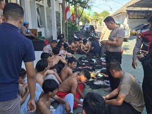 4 Deret Ulah Pesilat: Konvoi Bikin Macet hingga Tersangka Pengeroyokan 4 Deret Ulah Pesilat: Konvoi Bikin Macet hingga Tersangka Pengeroyokan