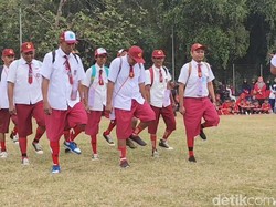 Saat Perangkat Desa Adu Kekompakan Baris Berbaris di Indramayu