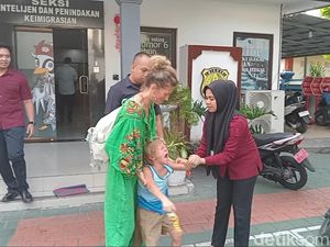 Cara Si Kocong dan Ibunya Bertahan di Bali 191 Hari Tanpa Uang Cara Si Kocong dan Ibunya Bertahan di Bali 191 Hari Tanpa Uang