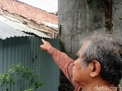 Viral Emak-emak di Purworejo Rusak-Lempar Genting Rumah, Ini Penyebabnya