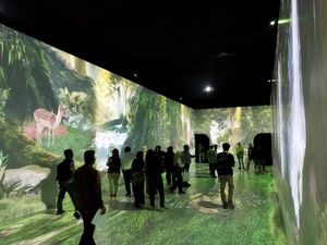 Tampilan Ruangan Immersive di Festival LIKE 2 yang Keren Banget! Tampilan Ruangan Immersive di Festival LIKE 2 yang Keren Banget!