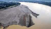 Potret Air Sungai Batanghari Surut Akibat Kemarau