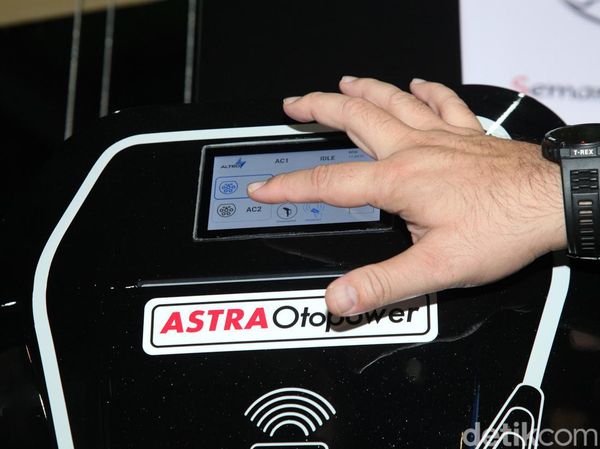 Astra Pamer Charging Station dan Solar Panel di Festival LIKE 2