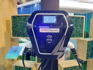 Astra Bawa Instalasi Charging Station dan Solar Panel di Festival LIKE 2 Astra Bawa Instalasi Charging Station dan Solar Panel di Festival LIKE 2