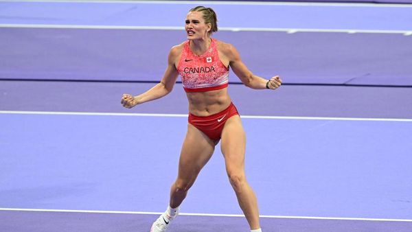Foto: Atlet Lompat Galah Model Only Fans, Viral Twerking Usai Menang Olimpiade