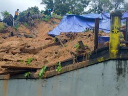 Banjir dan Longsor Terjang Balikpapan: 10 Makam Rusak-1 Orang Luka