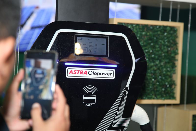 Melihat Lebih Dekat Charging Station Astra yang Efisien di Festival LIKE 2