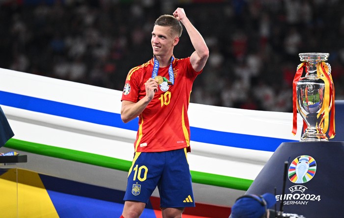 15 July 2024, Berlin: Soccer, UEFA Euro 2024, European Championship, Final, Spain - England, Olympiastadion Berlin, Spains Dani Olmo celebrates with his gold medal after winning the final. Photo: Tom Weller/dpa (Photo by Tom Weller/picture alliance via Getty Images)
