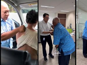Sopir Taksi Viral yang Kerok Temannya Bertemu Dirut PT Blue Bird Sopir Taksi Viral yang Kerok Temannya Bertemu Dirut PT Blue Bird