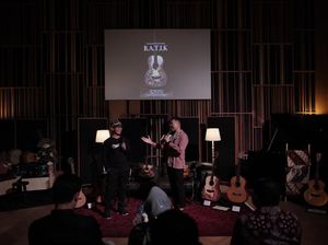 Saat Seni Batik Berintegrasi Indah dengan Alat Musik dalam Satu Galeri Saat Seni Batik Berintegrasi Indah dengan Alat Musik dalam Satu Galeri