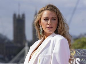 Reporter Dipermalukan Blake Lively Saat Wawancara: Aku Ingin Berhenti Kerja Reporter Dipermalukan Blake Lively Saat Wawancara: Aku Ingin Berhenti Kerja