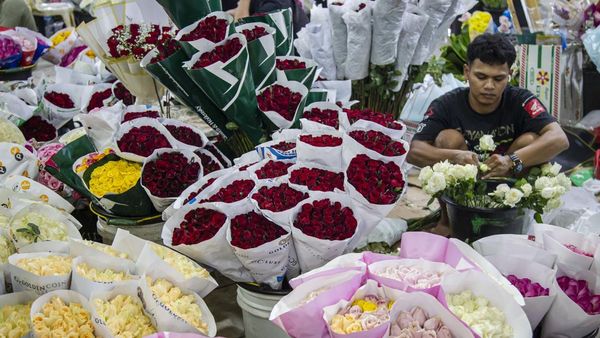 Geliat Penjualan Buket Bunga Jelang HUT RI