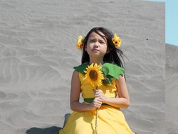 Gempita Nora Marten Debut Akting di Video Musik Gala Bunga Matahari