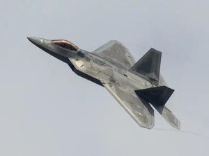 Iran Mengancam, Jet Tempur Siluman F-22 AS Tiba di Timur Tengah Iran Mengancam, Jet Tempur Siluman F-22 AS Tiba di Timur Tengah