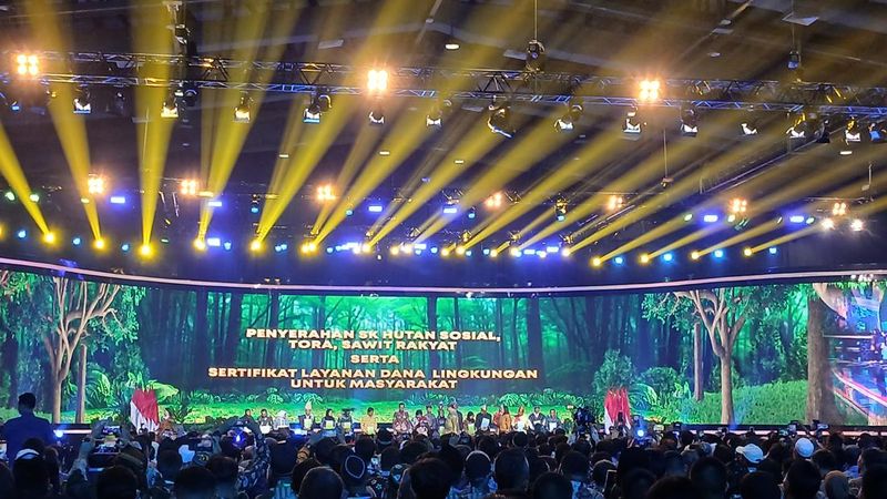 Jokowi Bagi-bagi SK Hutan Sosial dan SK TORA di Festival LIKE 2