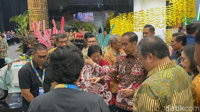 Jokowi Sambangi Sejumlah Booth Festival LIKE 2 di JCC