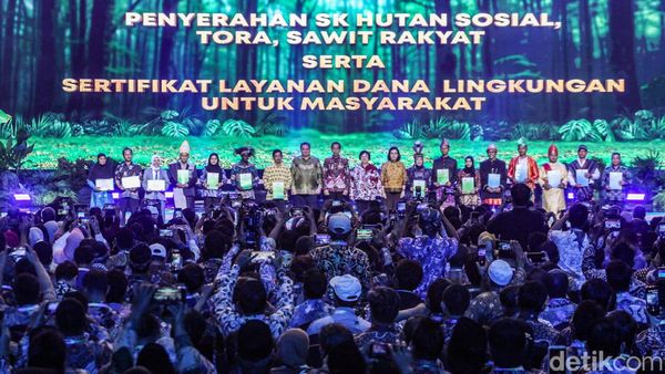 Jokowi Serahkan SK Hutan Sosial-TORA di Festival LIKE 2