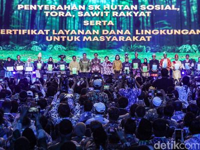 Jokowi Serahkan SK Hutan Sosial-TORA di Festival LIKE 2