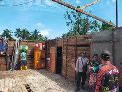 16 Rumah Rusak Diterjang Angin Puting Beliung di Kubu Raya Kalbar