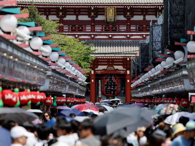 Mengunjungi Sensoji Temple, Kuil Paling Ramai di Tokyo