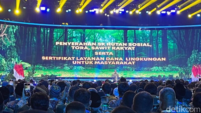 Menko Airlangga Apresiasi KLHK Serahkan 173 SK TORA di Acara Festival LIKE 2