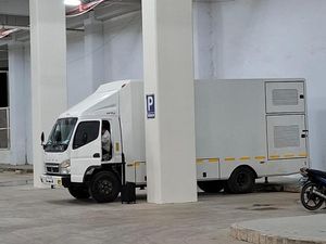 PSM Makassar Vs Persis Solo: Mobil VAR Sudah Siap di Stadion Batakan PSM Makassar Vs Persis Solo: Mobil VAR Sudah Siap di Stadion Batakan