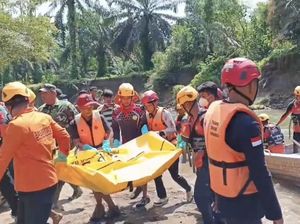 Satu Keluarga di Agam Sumbar Terseret Arus, Anak Ditemukan Tewas Satu Keluarga di Agam Sumbar Terseret Arus, Anak Ditemukan Tewas