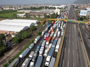 Petani Meksiko Blokir Jalan Raya Tuntut Ganti Rugi Lahan, Macet 40 Jam