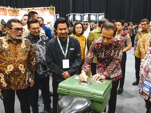 Jokowi Tandatangani Motor Listrik Konversi Karya Anak Bangsa, Bakal Dipakai Keliling Dunia Jokowi Tandatangani Motor Listrik Konversi Karya Anak Bangsa, Bakal Dipakai Keliling Dunia