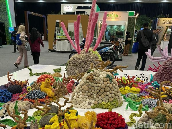 Rajutan Mang Moel Hiasi Festival LIKE 2