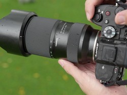 Review Lensa Tamron 50-300mm, Lensa Tele-Makro Bagus dan Ergonomi