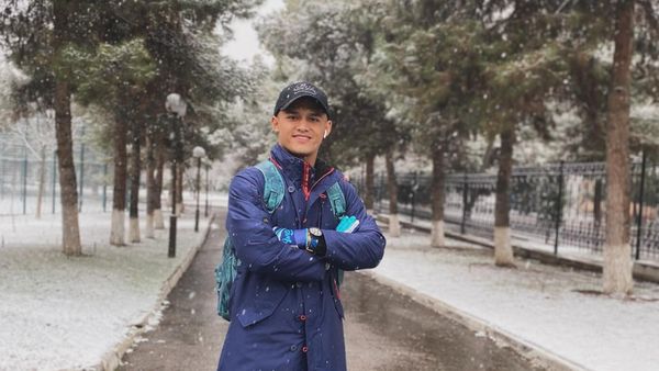 8 Pesona Rizki Juniansyah, Atlet Angkat Besi Tampan Raih Emas Olimpiade 2024