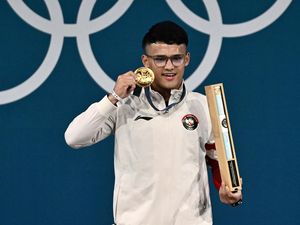 Momen Rizki Juniansyah Catat Rekor Angkat Besi Olimpiade 2024 Momen Rizki Juniansyah Catat Rekor Angkat Besi Olimpiade 2024