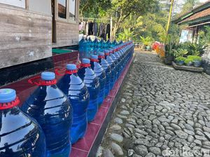 Viral Ada Kampung Galon di Cianjur, Begini Suasananya