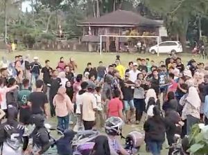 Laga Final Turnamen Voli di Bone Ricuh, 2 Kelompok Suporter Nyaris Bentrok Laga Final Turnamen Voli di Bone Ricuh, 2 Kelompok Suporter Nyaris Bentrok