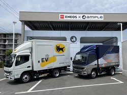 Fuso Pamer Swap Baterai Truk di Depan Publik, Sistemnya Otomatis!