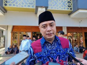 Walkot Eri Minta Kemen PUPR Bangun Tanggul di Kalianak Antisipasi Banjir Rob Walkot Eri Minta Kemen PUPR Bangun Tanggul di Kalianak Antisipasi Banjir Rob