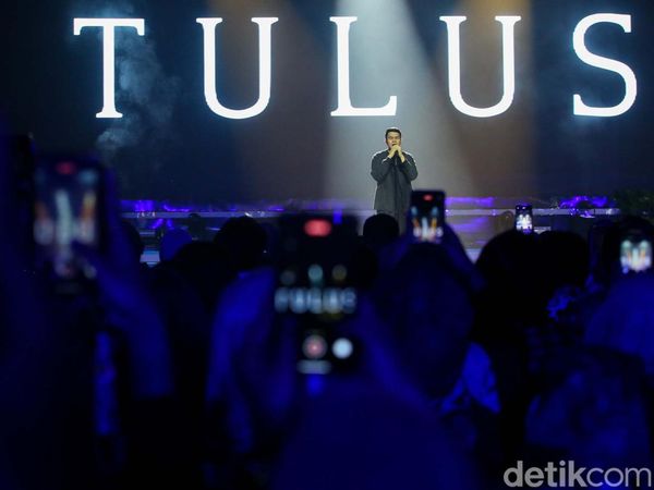 Aksi Memukau Tulus di Festival LIKE 2