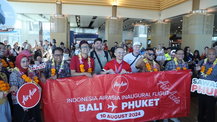 Bandara I Gusti Ngurah Rai, Bali, membuka penerbangan eksklusif dari dan menuju Phuket, Thailand, yang dilayani oleh maskapai Indonesia AirAsia. (Foto: Angkasa Pura I) Bandara I Gusti Ngurah Rai, Bali, membuka penerbangan eksklusif dari dan menuju Phuket, Thailand, yang dilayani oleh maskapai Indonesia AirAsia. (Foto: Angkasa Pura I)