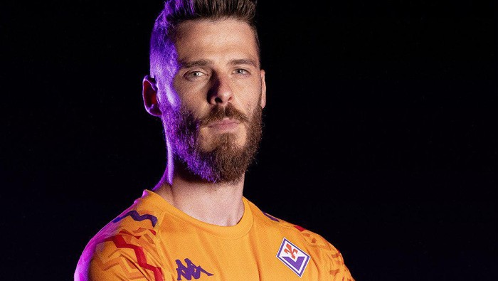 Fiorentina resmi mengumumkan transfer David de Gea. Kiper Spanyol ini memperkuat La Viola selama setahun dengan opsi perpanjangan.