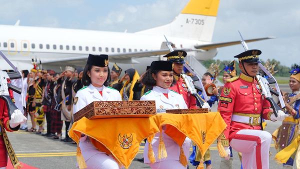 Ini Potret Iringan Duplikat Bendera Pusaka dan Teks Proklamasi Sayuti Melik di Kaltim