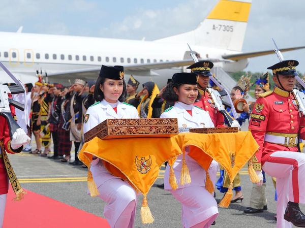 Ini Potret Iringan Duplikat Bendera Pusaka dan Teks Proklamasi Sayuti Melik di Kaltim